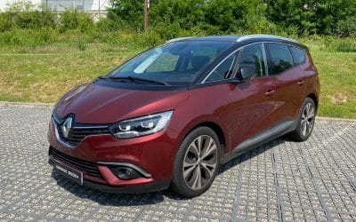 Renault Nouveau Grand Scénic IV Intens Energy TCe 130 Rouge Carmin / Toit noir, vue avant 3/4 en extérieur