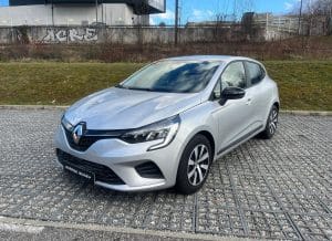 Renault Clio V Equilibre TCe 90 gris platine, vue avant 3/4 en extérieur